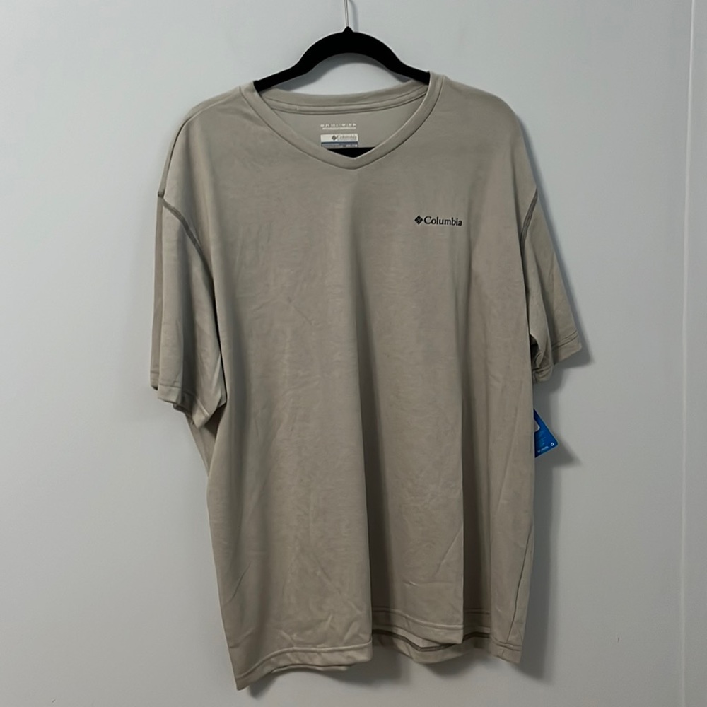 Men’s Columbia Omni-Wick V-Neck Short Sleeve Tee NWT